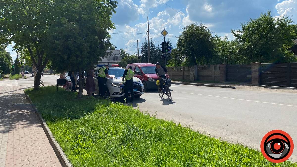 У Коломиї під колеса автомобіля поотрапив велосипедист,дтп у коломиї,аварія сталась у коломиї