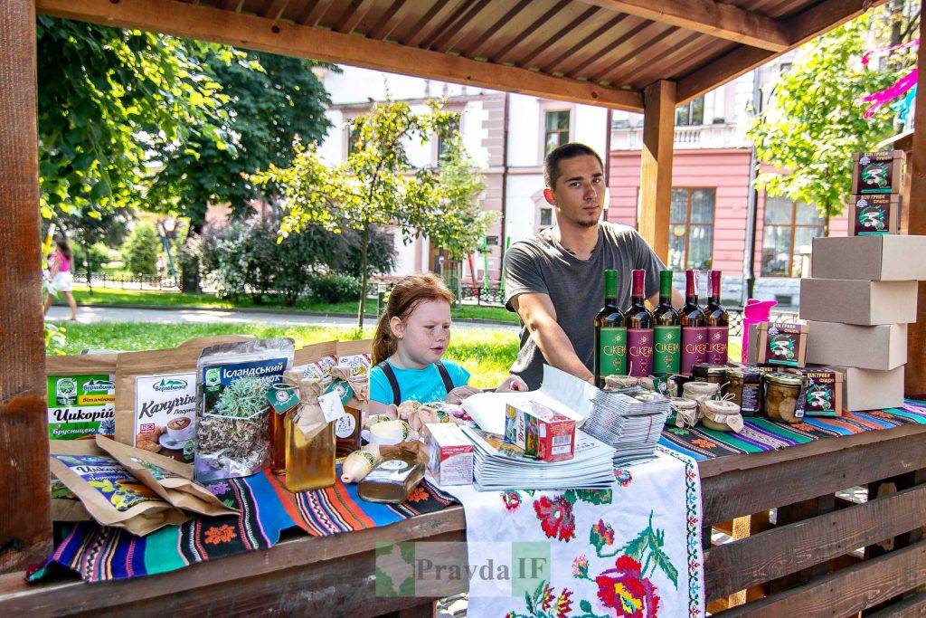 У Франківську запрацював крафтовий ярмарок. ФОТОРЕПОРТАЖ