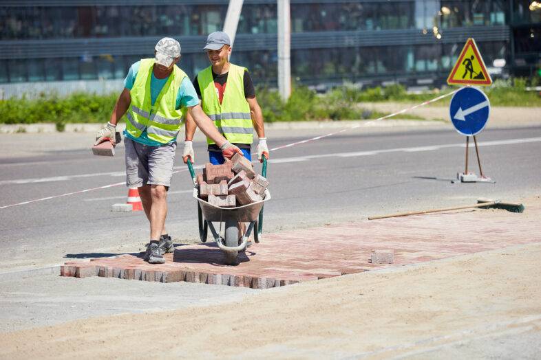 На Калуському шосе облаштовують велосипедні доріжки та просторі тротуари