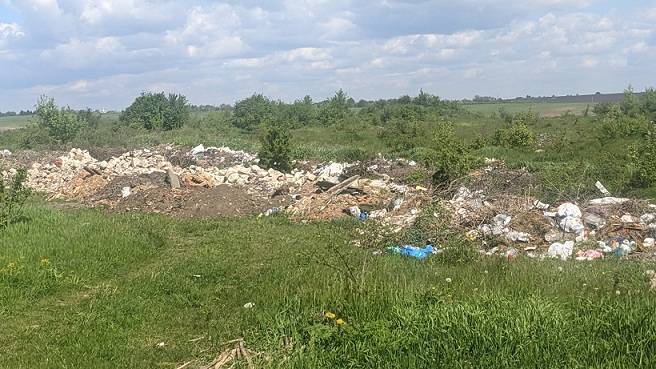 Поблизу Дністра виявили сміттєзвалище будівельних відходів