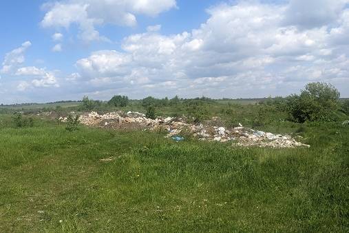 Поблизу Дністра виявили сміттєзвалище будівельних відходів