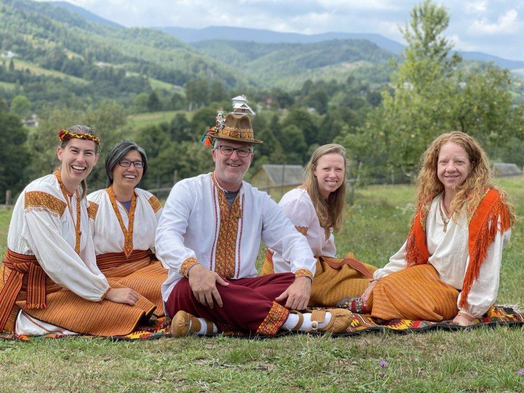 Дерев'яна церква, майстер-класи та гуцульські страви: всі принади Космача у "Бричка-турі"