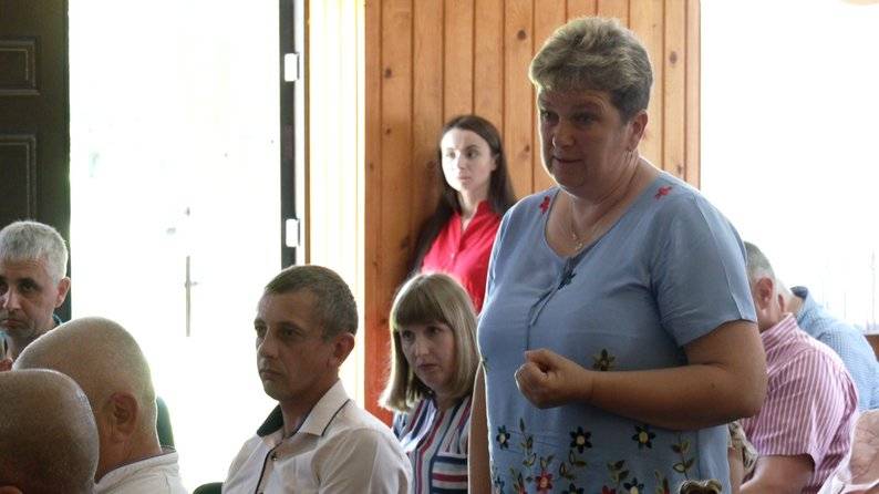 Батьки учнів Ріп'янського ліцею на Калущині просять повернути 10-11 класи