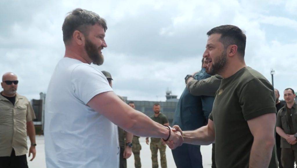 Командири з Азовсталі повертаються з Туреччини в Україну ВІДЕО