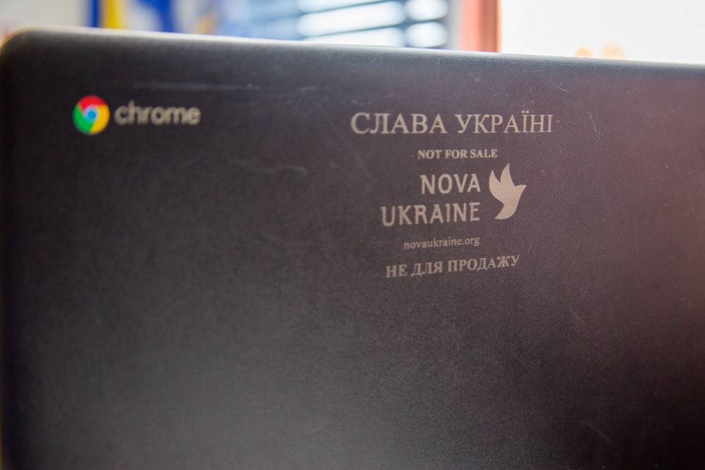 20 дітей загиблих франківських військовослужбовців отримали ноутбуки від міської влади