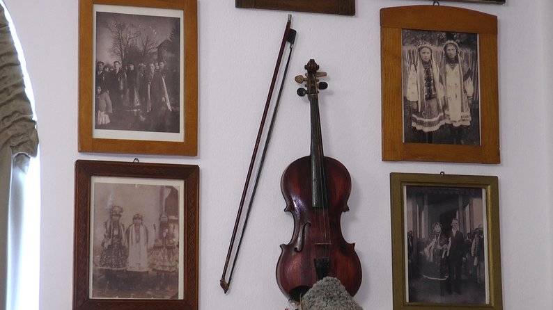 Священники створили на Надвірнянщині музей старожитностей, у якому зібрано тисячі експонатів