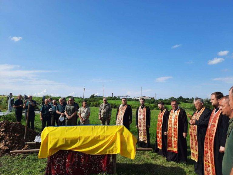 На Коломийщині з почестями поховали загиблого Героя Юрія Палійчука