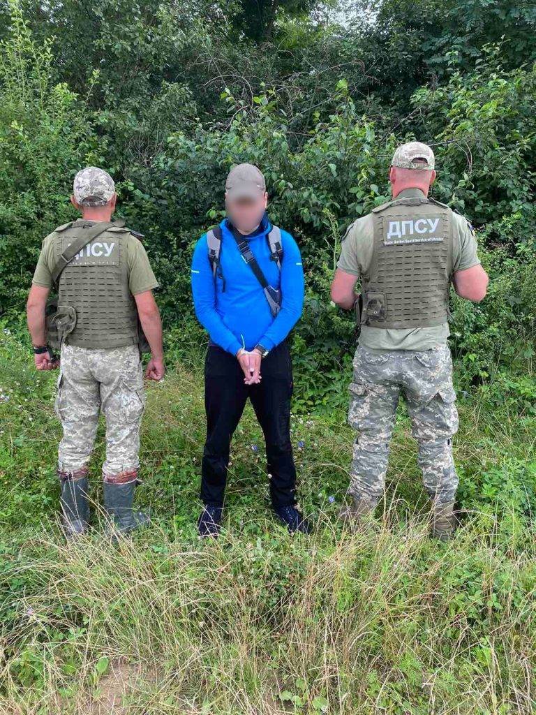 Прикордонники затримали мешканця Франківщини, коли той намагався незаконно перейти кордон