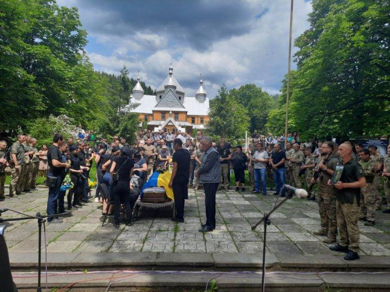 На Верховинщині зустріли тіло героя Миколи Будзановича ФОТО