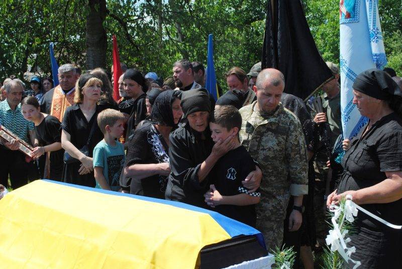 На Прикарпатті попрощалися із полеглим військовим Василем Вірстюком