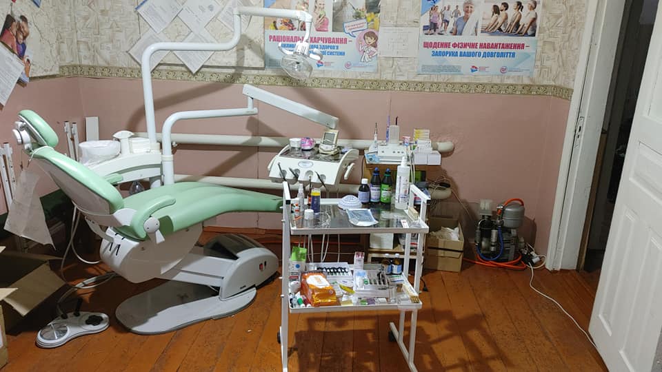За рік стоматологи-волонтери з Прикарпаття допомогли на фронті 600 бійцям