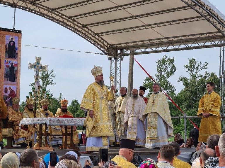 Митрополит Епіфаній очолив Богослужіння під час прощі у селі Задубрівці на Франківщині