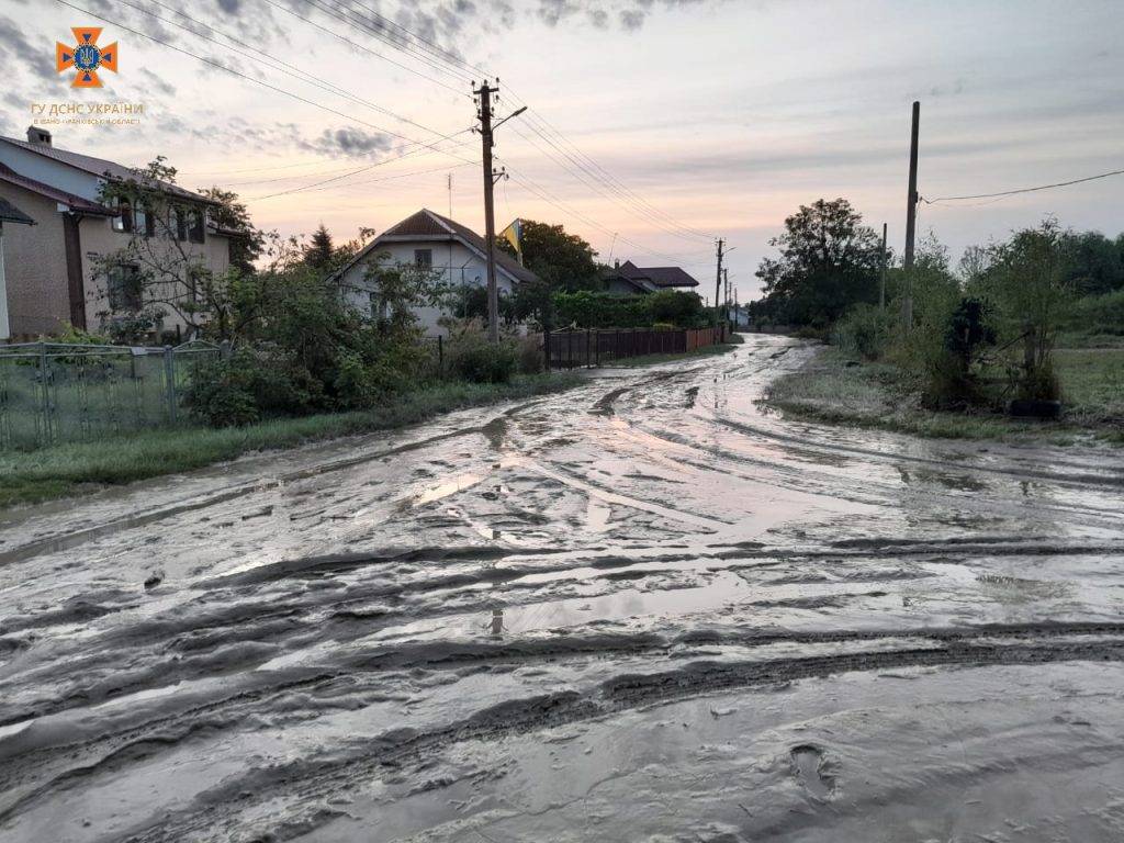 На Франківщині через затоплення будинків евакуювали 80 людей