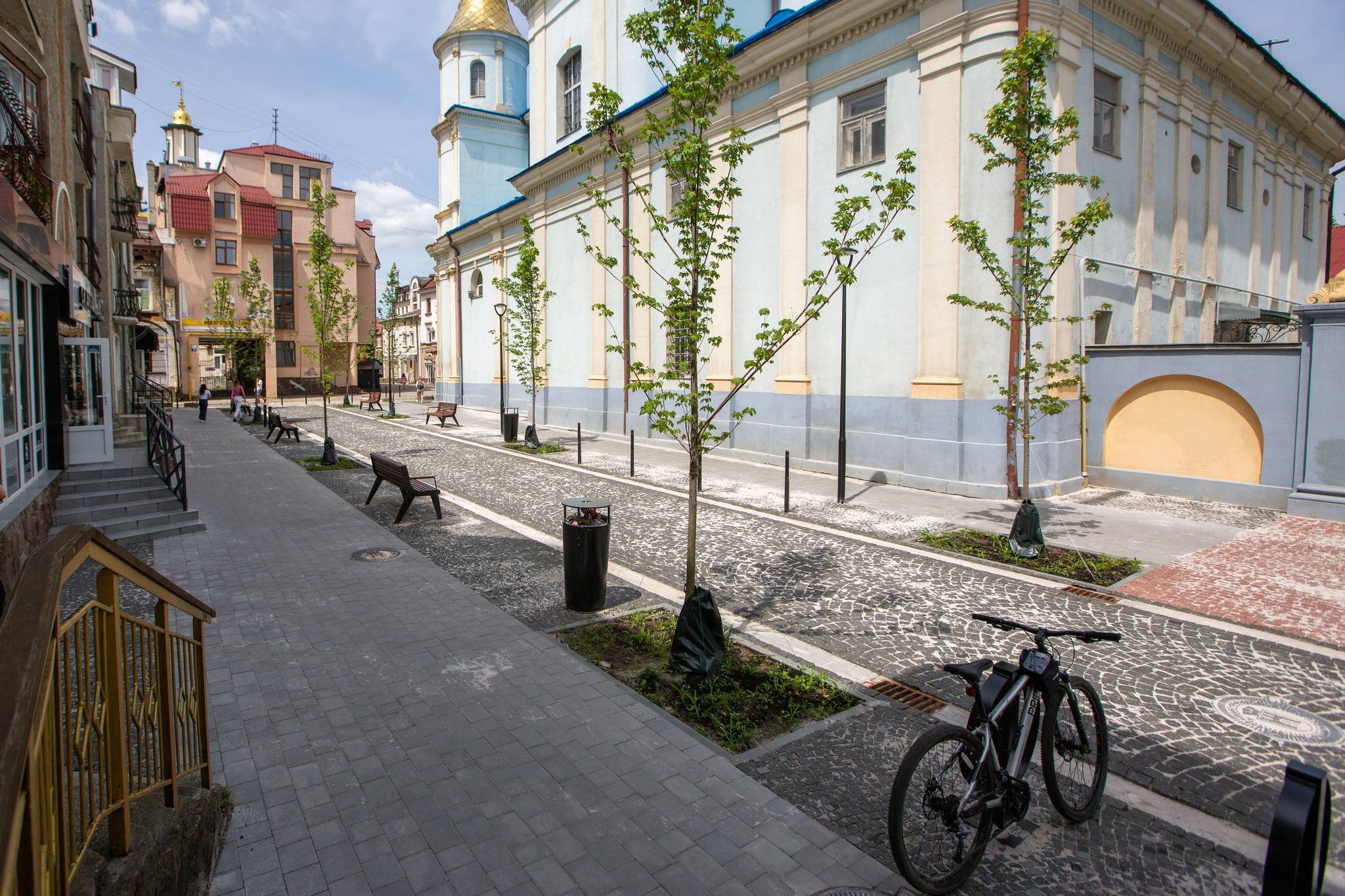 У Франківську завершили благоустрій на вулиці Левка Лук'яненка