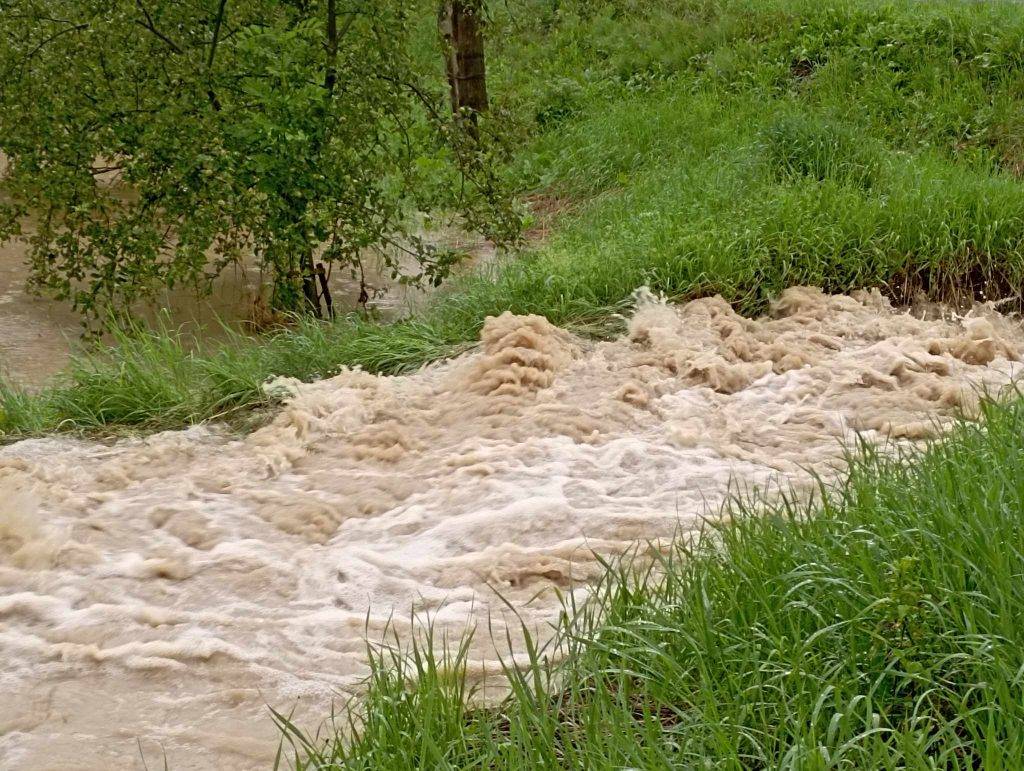 На Коломийщині - затоплення через зливу, під водою опинилась цілі села. ВІДЕО/ФОТО