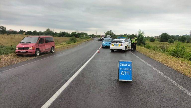 У ДТП на Прикарпатті одна людина загинула, ще четверо травмовані. ФОТО