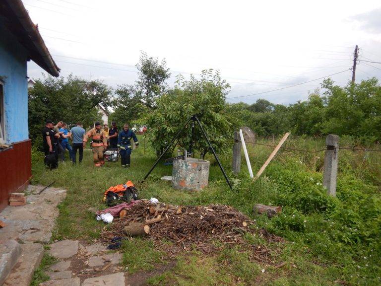 У Коломиї жінка народила вдома й кинула немовля у криницю. ФОТО