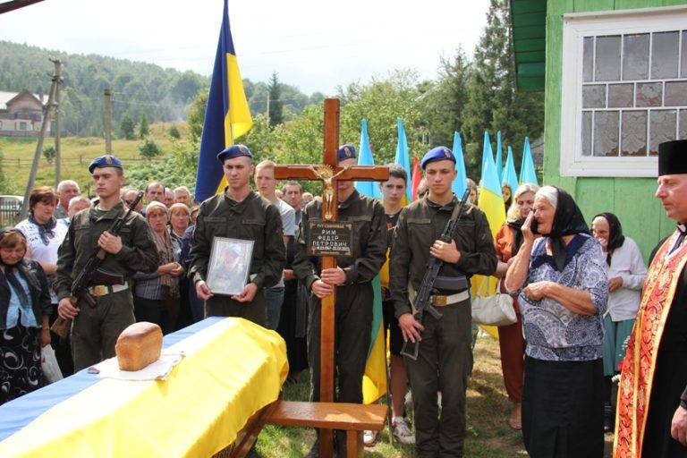 Болехівська громада провела в останню земну дорогу захисника України Федора Рима