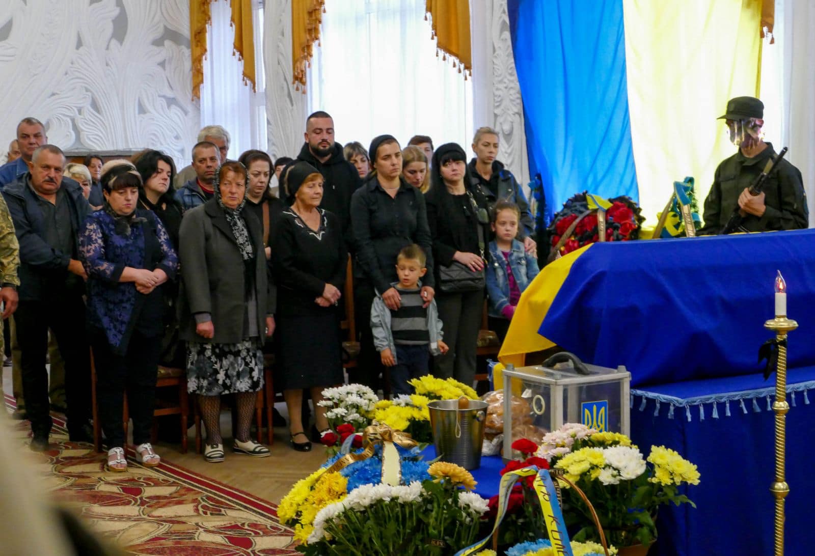 Калуська громада попрощалася з Героєм – сержантом Ігорем Ольховичем,прикарпатець загинув на війні,війна в україні