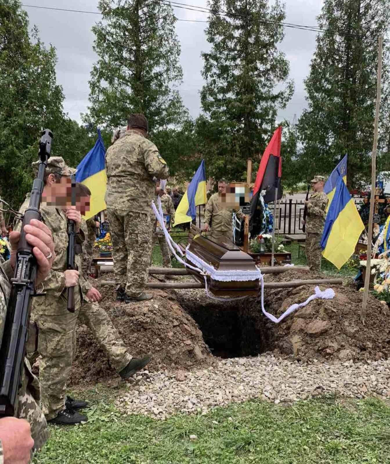 Калуська громада попрощалася з Героєм – сержантом Ігорем Ольховичем,прикарпатець загинув на війні,війна в україні