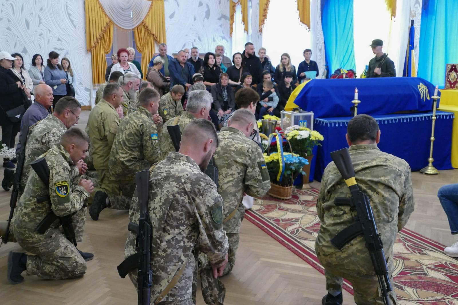 Калуська громада попрощалася з Героєм – сержантом Ігорем Ольховичем,прикарпатець загинув на війні,війна в україні