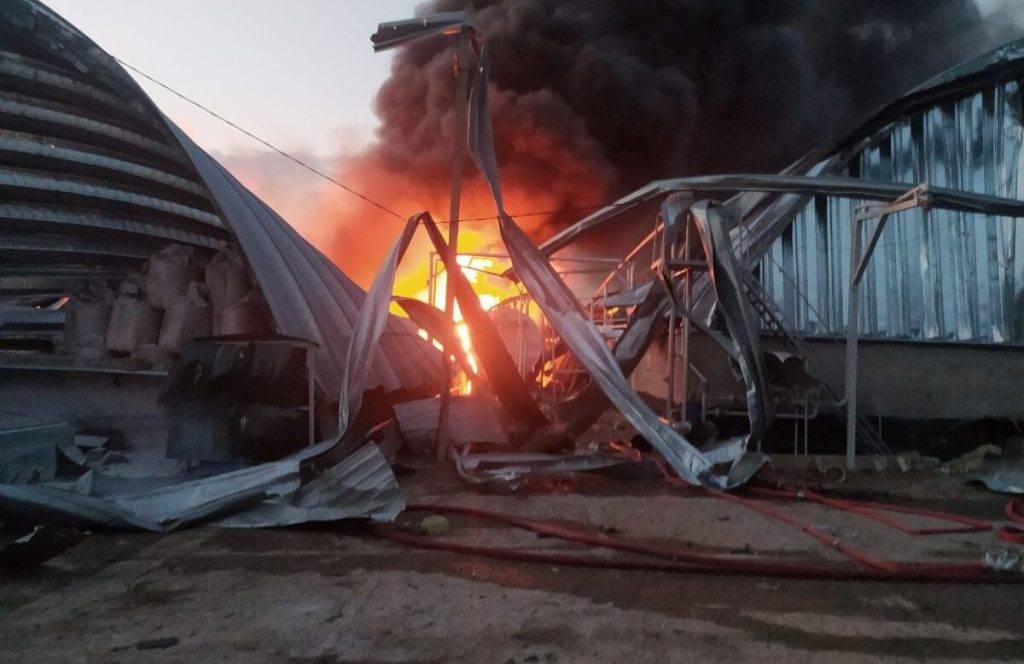 Вночі армія рф ракетами «Калібр» атакувала Одещину: знищено 100 тонн гороху та 20 тонн ячменю