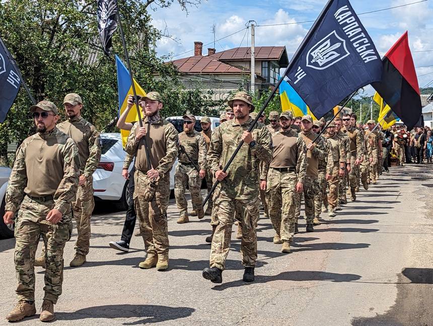 На Прикарпатті попрощалася з командиром штурмової бригади Святославом Кондратом