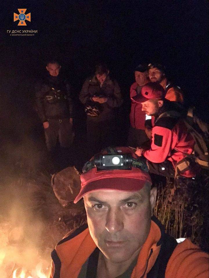 У Карпатах рятувальники шукали двох мандрівників, які загубилися серед гір