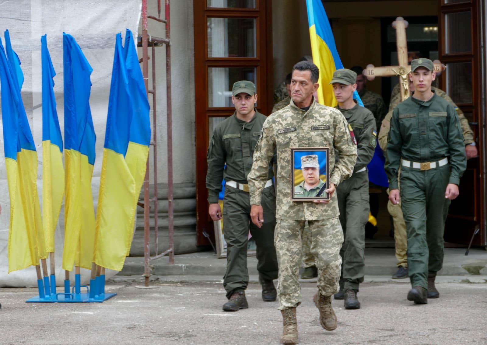 Калуська громада попрощалася з Героєм – сержантом Ігорем Ольховичем,прикарпатець загинув на війні,війна в україні