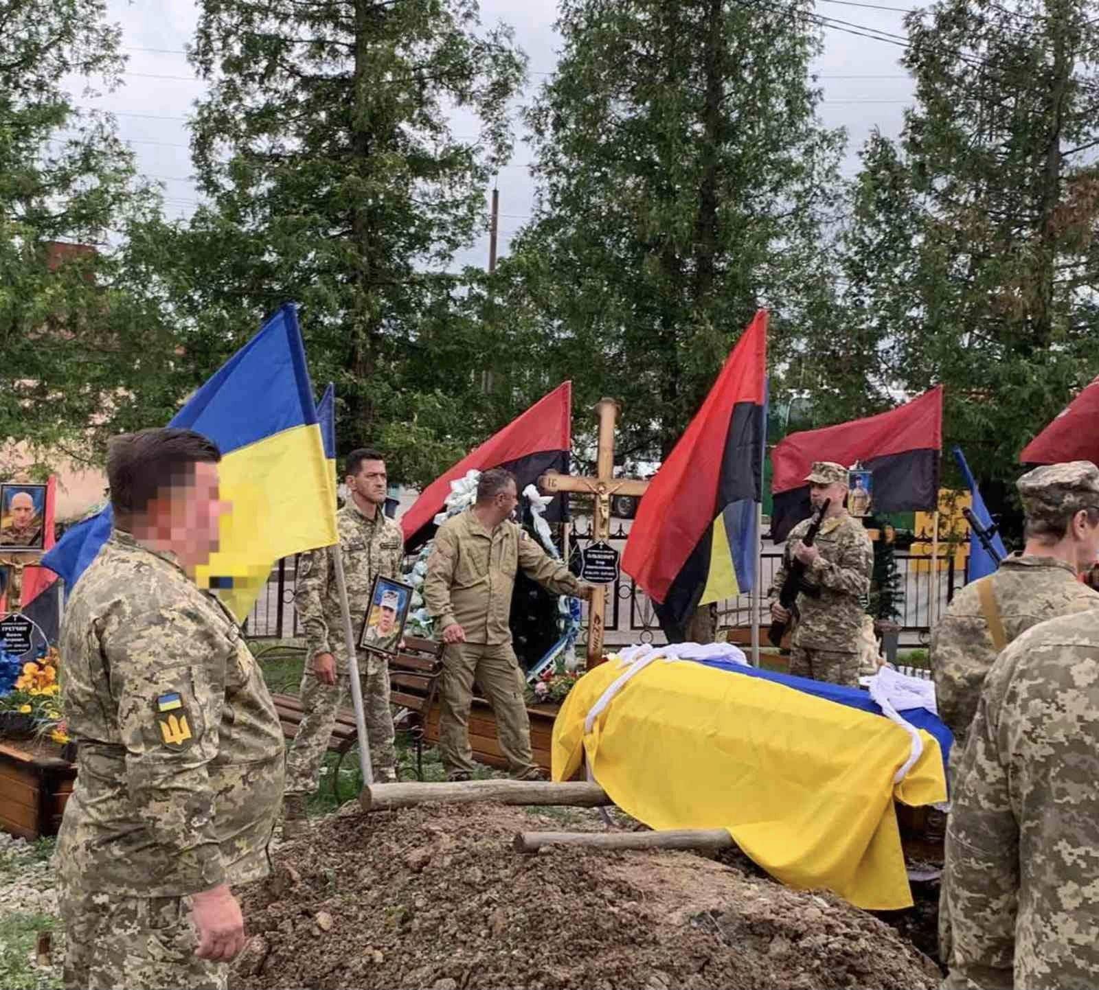 Калуська громада попрощалася з Героєм – сержантом Ігорем Ольховичем,прикарпатець загинув на війні,війна в україні