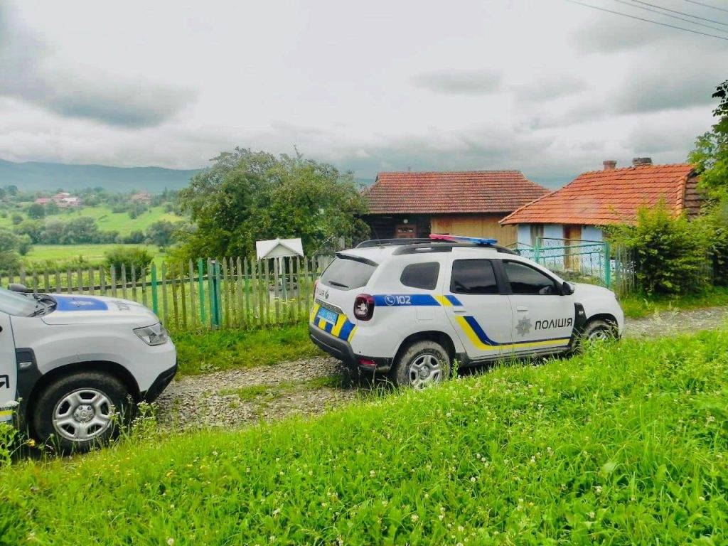 На Прикарпатті чоловік вбив сусіда під час застілля. ФОТО