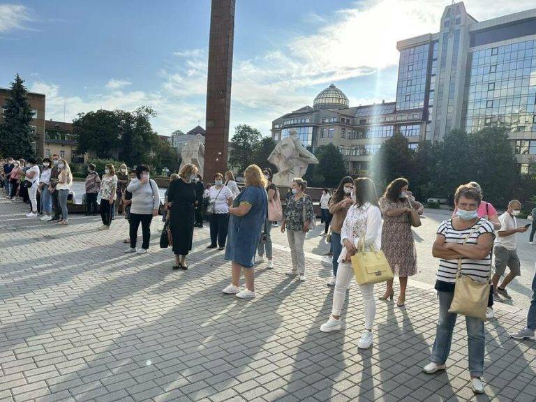 Франківські медики протестують проти об‘єднання чотирьох медзакладів в один кластер