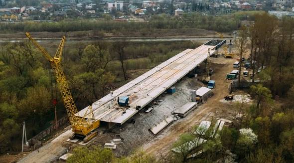 "Роботи тривають: Марцінків розповів про будівництво моста на Пасічну