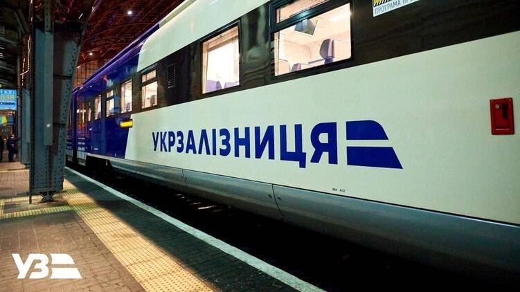 Укразалізниця запускає «гірські шатли» зі Львова до Ворохти