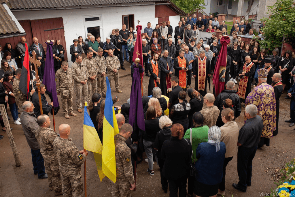 У Єзупільській громаді попрощалися з воїном Ярославом Маньківим ФОТО