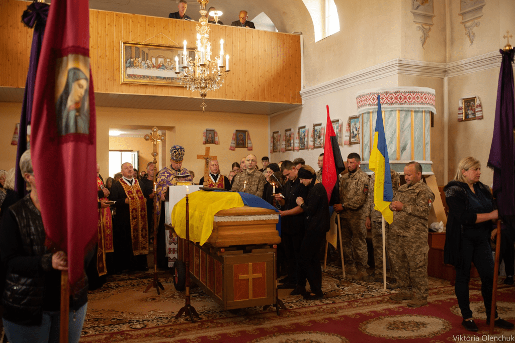 У Єзупільській громаді попрощалися з воїном Ярославом Маньківим ФОТО