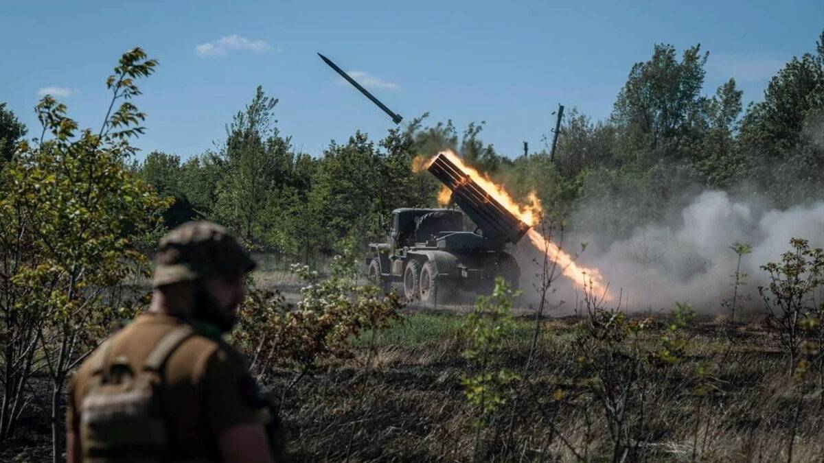 Окупанти зосереджують зусилля на чотирьох напрямках, за добу відбулось 30 бойових зіткнень