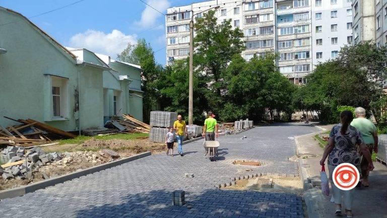 У Івано-Франківську облагороджують ще один двір