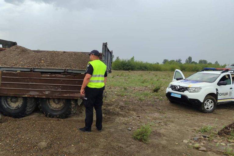 На Коломийщині незаконно видобували гравій: триває слідство