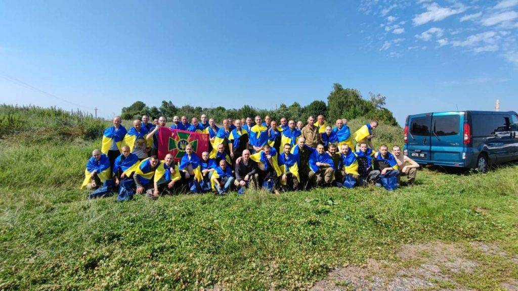 Україна повернула 47 полонених та двох дітей, вивезених у росію. ФОТО