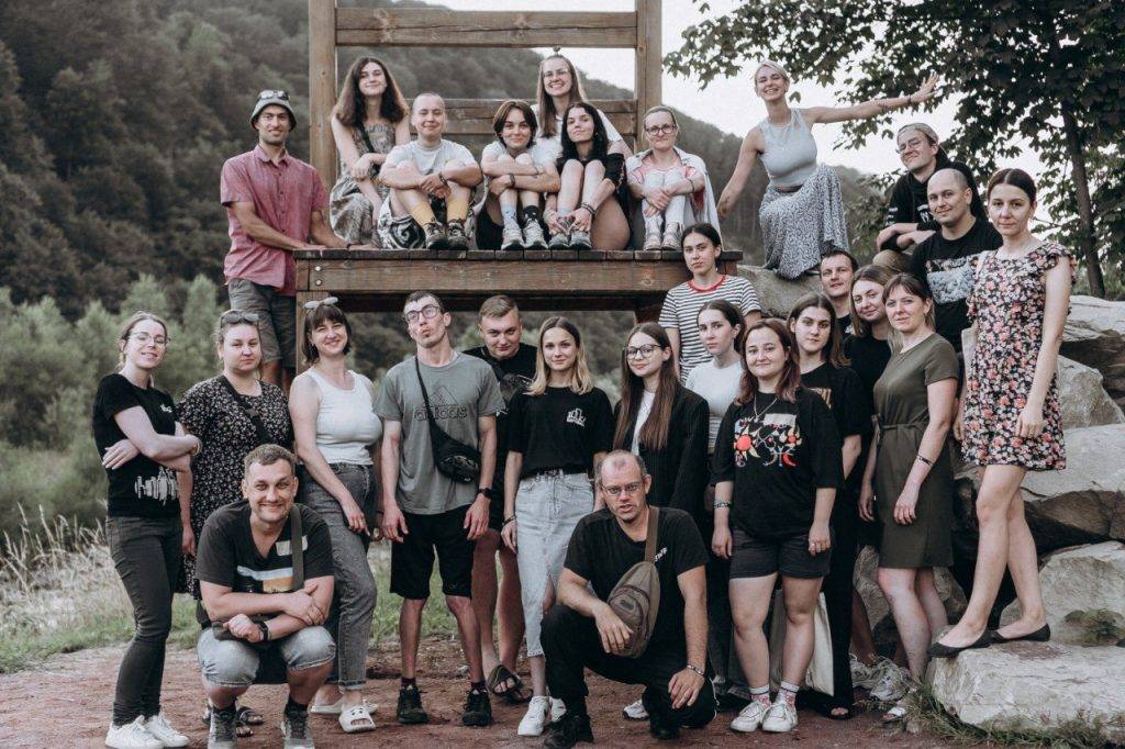 Волонтери з усієї України облаштовують молодіжний простір на Долинщині