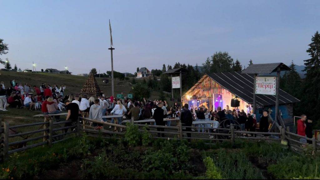 В Яблуниці на святі Івана Купала зібрали 900 000 гривень для ЗСУ