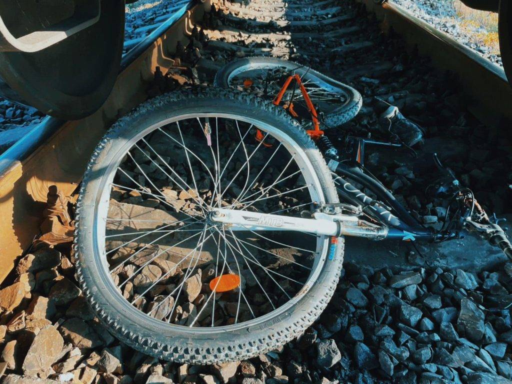 У Франківську поїзд збив чоловіка, який з велосипедом переходив колію