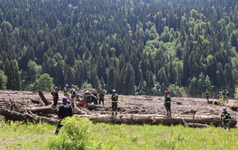 У Грузії через зсув ґрунту загинула українка