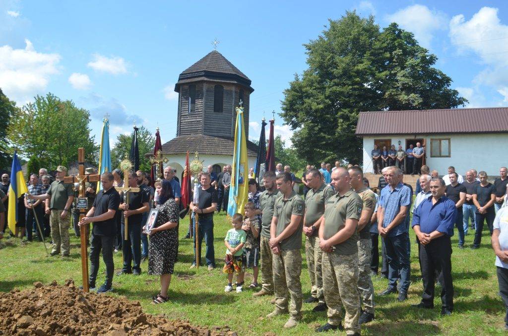 У Галицькій громаді провели в останню путь полеглого героя Ігоря Вознюка