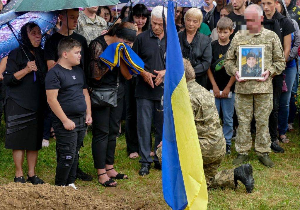 На Калущині провели в останню путь полеглого Героя Романа Думінкевича