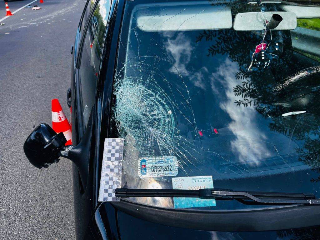 На Прикарпатті велосипедист потрапив під колеса авто. ФОТО