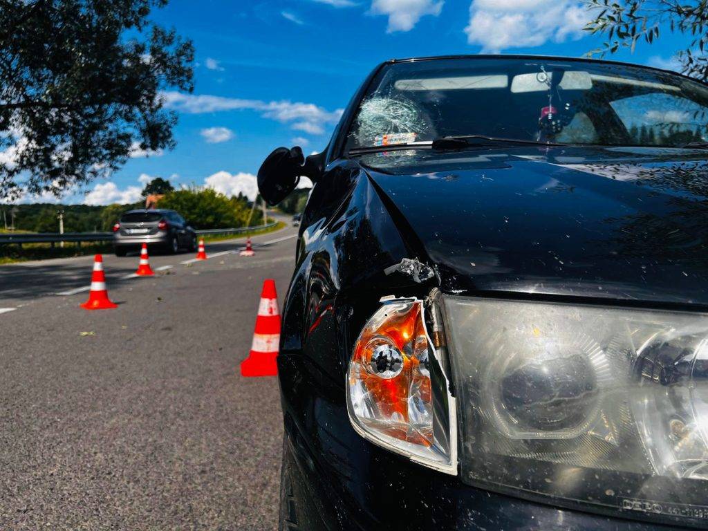 На Прикарпатті велосипедист потрапив під колеса авто. ФОТО