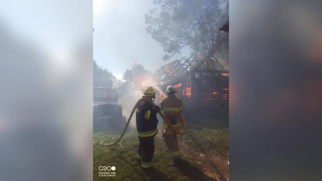 У Надвірнянській громаді горіла господарська будівля