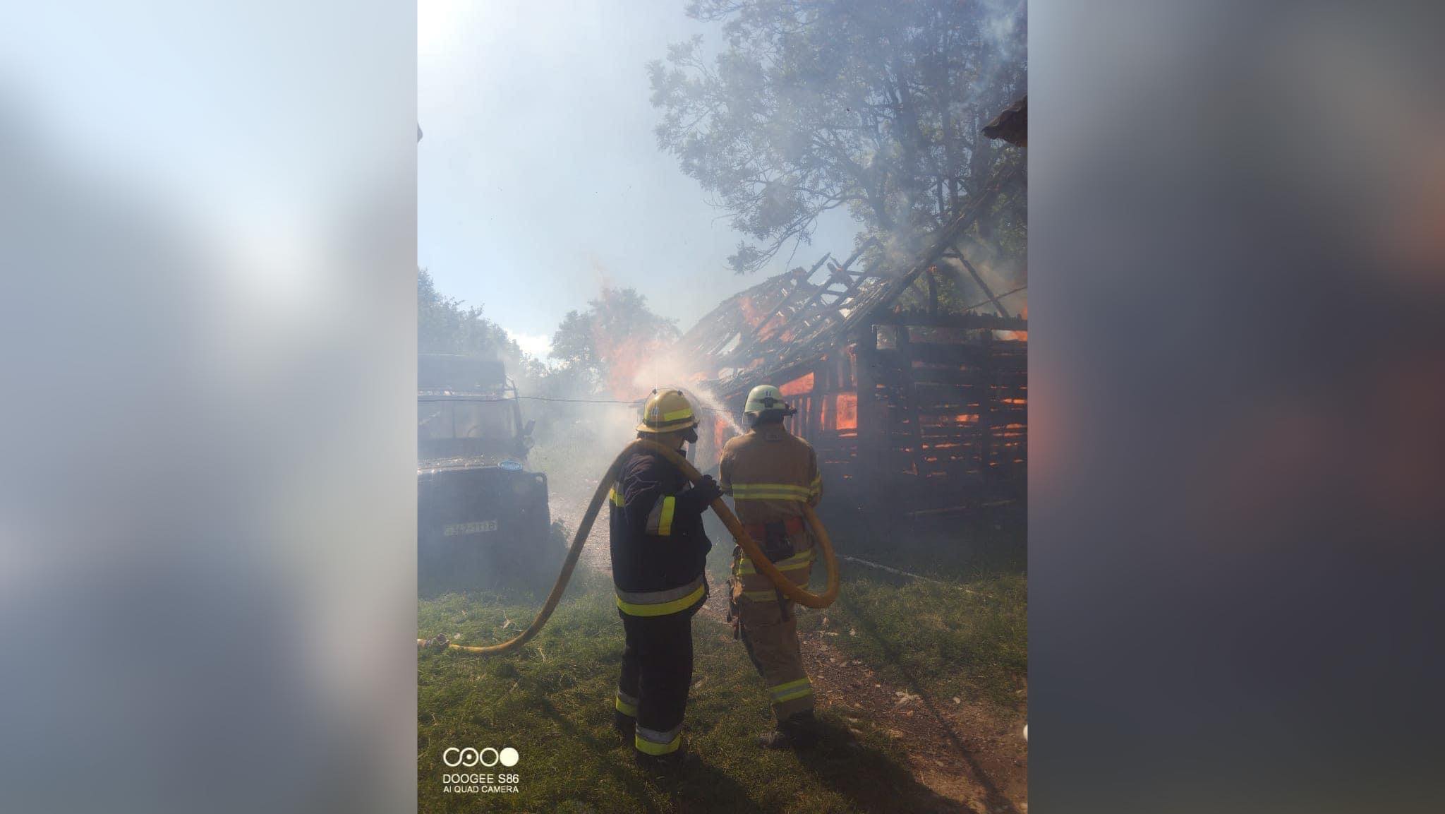 У Надвірнянській громаді горіла господарська будівля